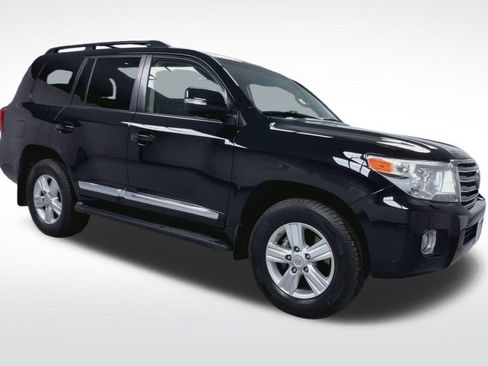 Used 2015 Toyota Land Cruiser image 18