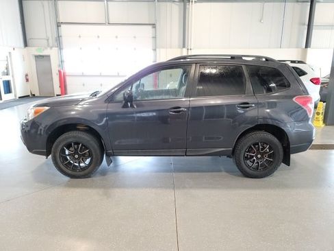 Used 2016 Subaru Forester 2.5i Premium w/ All-Weather Package AWD/4WD image 4