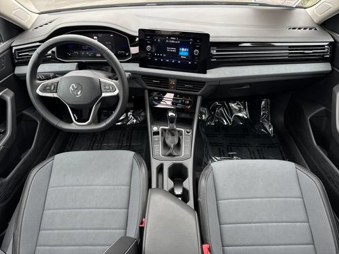Used 2026 Volkswagen Jetta SE FWD image 13