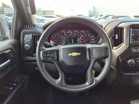 Used 2020 Chevrolet Silverado 1500 Custom w/ Custom Value Package RWD image 12
