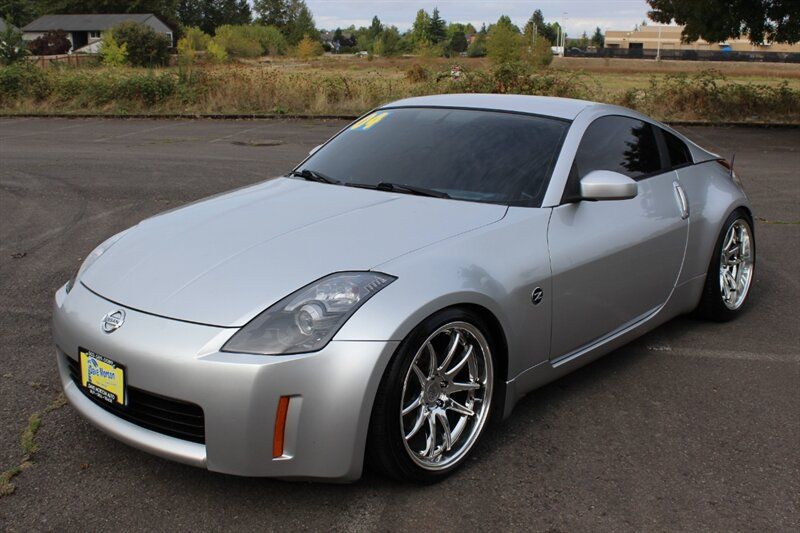 Used 2004 Nissan 350Z Touring w/ Cargo Convenience Pkg RWD image 2