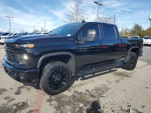 Used 2025 Chevrolet Silverado 2500 Custom w/ Custom Value Package image 3
