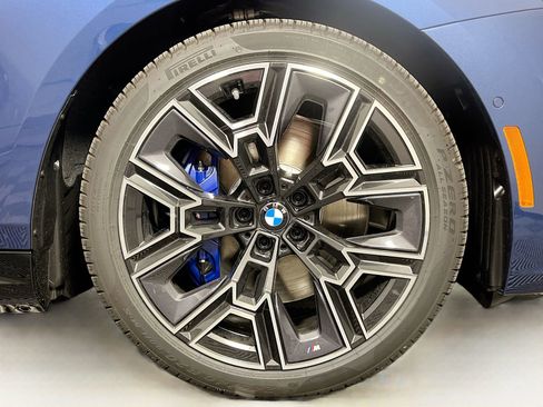 New 2026 BMW 550e xDrive w/ Executive Package image 35