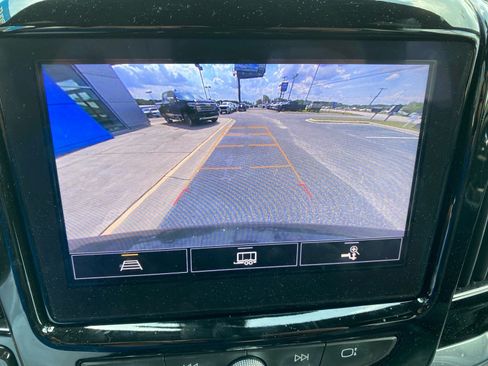 Used 2023 Chevrolet Traverse LT FWD image 8