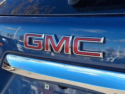 Used 2024 GMC Terrain SLE w/ Driver Convenience Package image 34