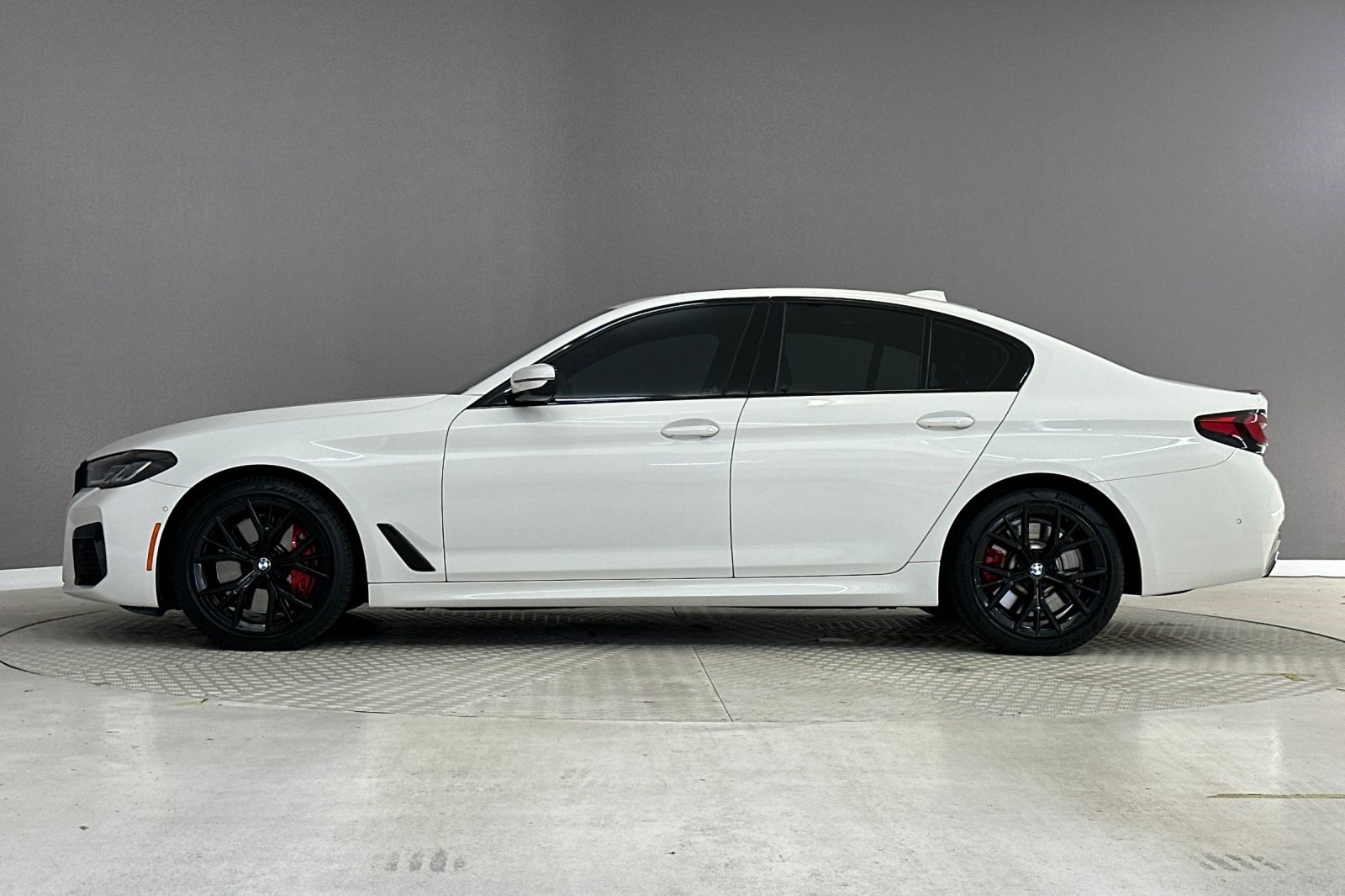 Certified 2023 BMW 540i w/ M Sport Package RWD image 2