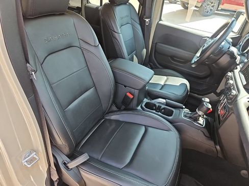 Used 2022 Jeep Wrangler Unlimited Sahara w/ Cold Weather Group AWD/4WD image 26