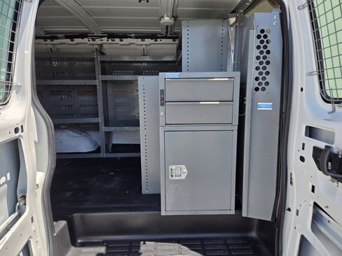 Used 2013 Chevrolet Express 2500 RWD image 10
