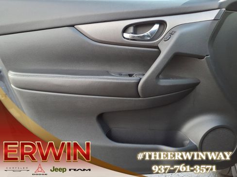 Used 2016 Nissan Rogue S image 10