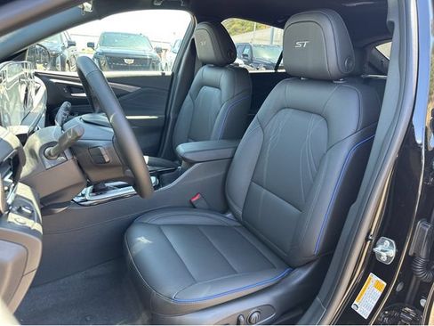 New 2026 Buick Envista Sport Touring w/ Convenience I Package FWD image 6
