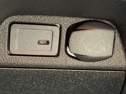 Used 2025 Mercedes-Benz Sprinter 2500 image 22