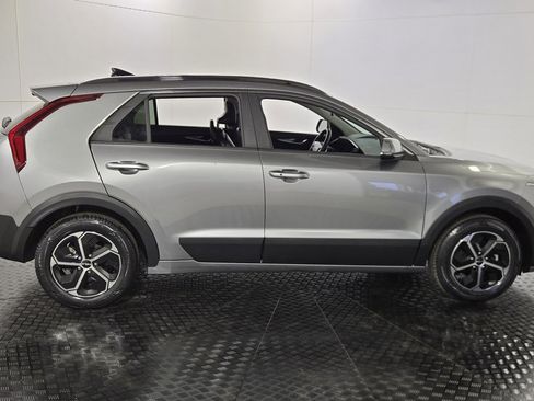 Used 2023 Kia Niro EX image 8