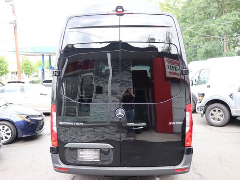Used 2025 Mercedes-Benz Sprinter 2500 image 4