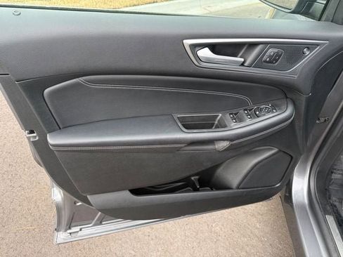 Used 2024 Ford Edge Titanium image 4