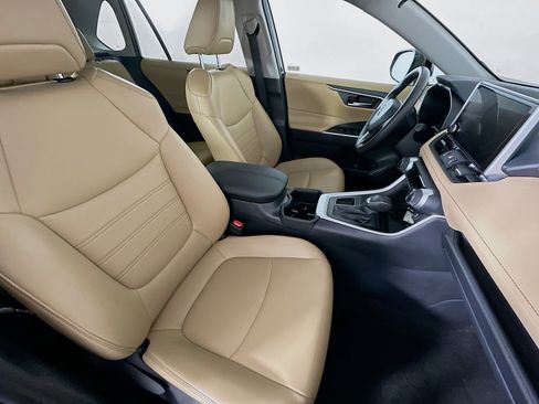 Used 2025 Toyota RAV4 XLE Premium image 33