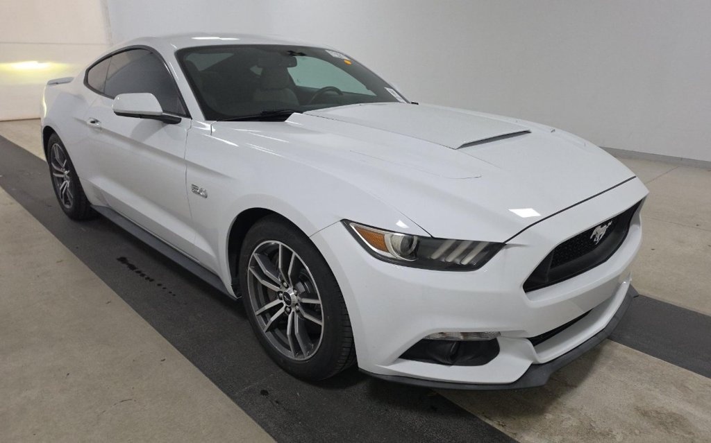 Used 2017 Ford Mustang GT RWD image 3