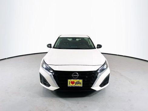 New 2025 Nissan Altima 2.5 SV image 2