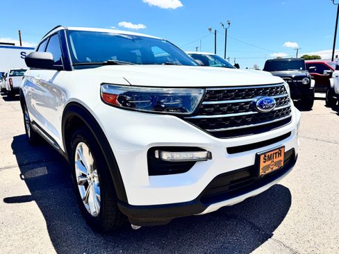 Used 2020 Ford Explorer XLT w/ Equipment Group 202A image 3