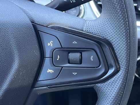 Used 2025 Chevrolet Trax LT FWD image 20