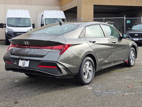 New 2026 Hyundai Elantra SE image 7