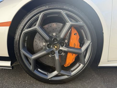 Used 2024 Lamborghini Huracan Tecnica image 11