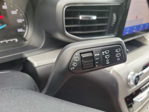 Used 2021 Ford Explorer XLT w/ Equipment Group 202A RWD image 17