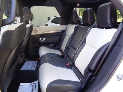 Used 2021 Land Rover Discovery S R-Dynamic AWD/4WD image 17
