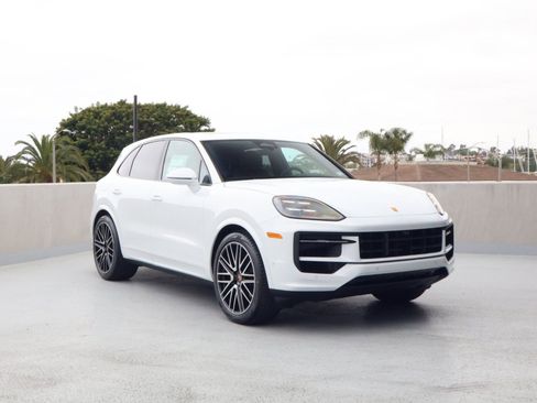 New 2026 Porsche Cayenne AWD/4WD image 7