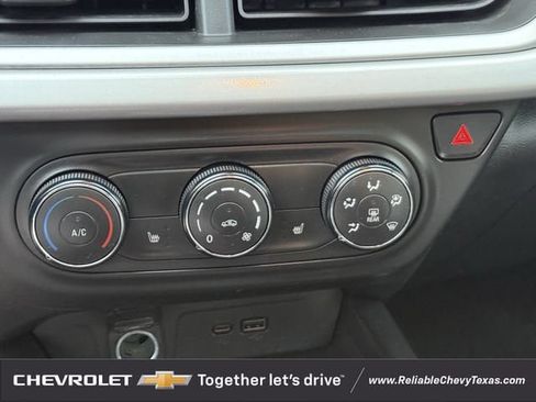 Used 2024 Chevrolet Trax RS w/ Sunroof Package FWD image 23