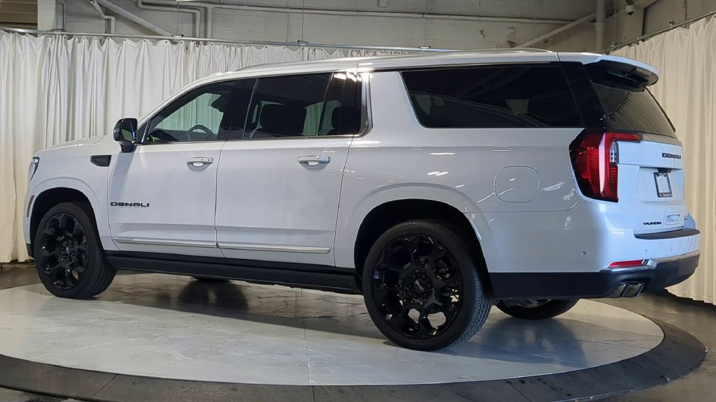 Used 2026 GMC Yukon XL Denali w/ Denali Reserve Package AWD/4WD image 8