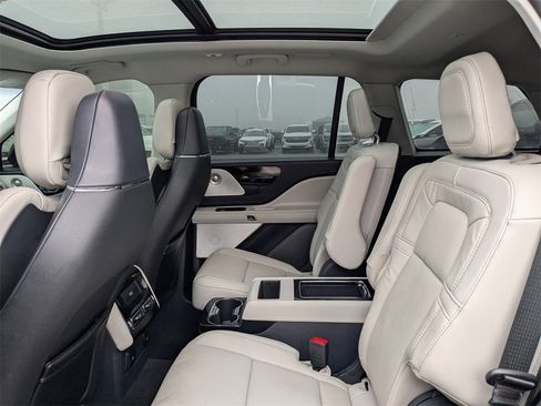 Used 2025 Lincoln Aviator Reserve w/ Equipment Group 201A image 15