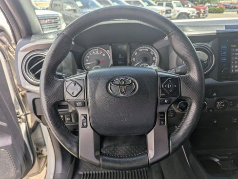Used 2019 Toyota Tacoma TRD Off-Road AWD/4WD image 12