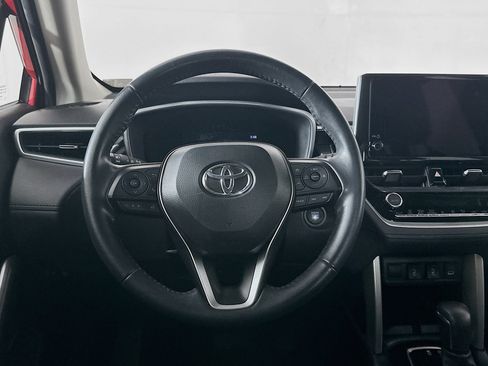 Used 2024 Toyota Corolla Cross XLE FWD image 18