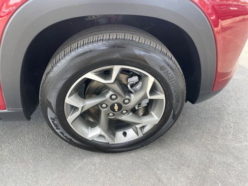 Used 2025 Chevrolet Trax LT w/ LT Convenience Package image 31