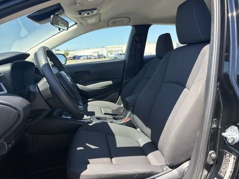 Used 2025 Toyota Corolla LE FWD image 9