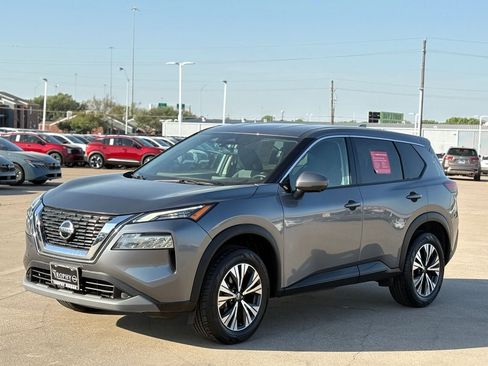 Certified 2021 Nissan Rogue SV image 3