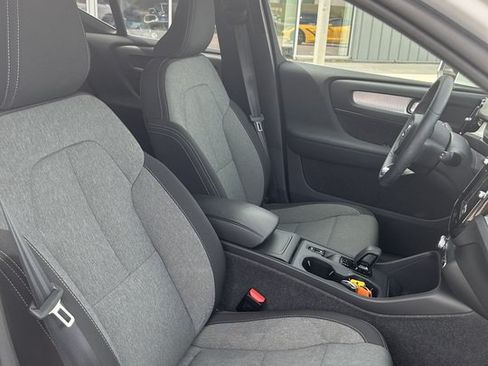 Used 2024 Volvo XC40 B5 Core AWD/4WD image 16
