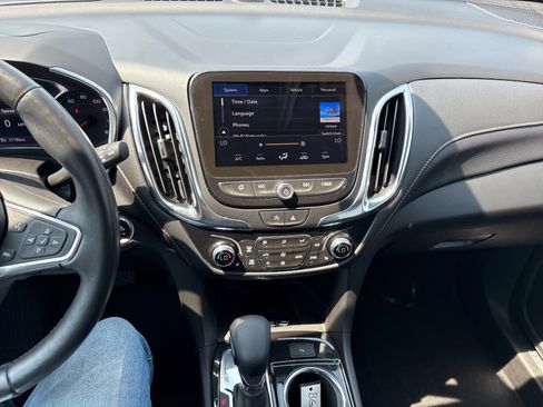 Used 2022 Chevrolet Equinox Premier image 16