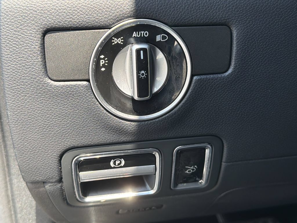 Used 2018 Mercedes-Benz AMG GT Roadster image 31