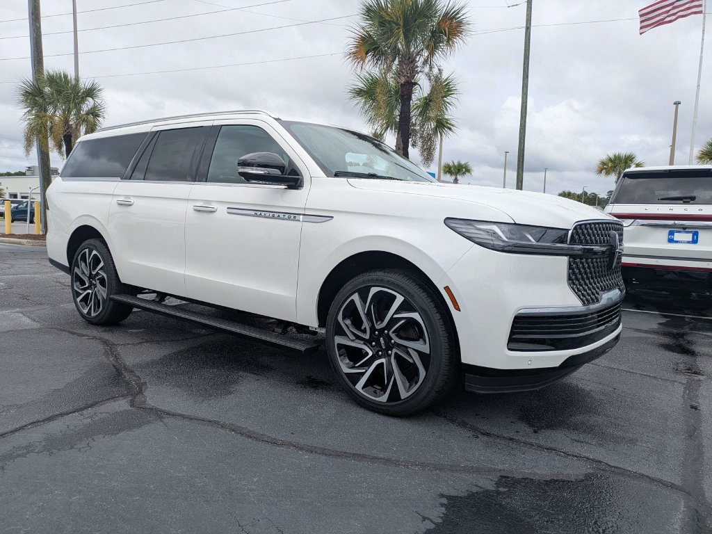 New 2027 Lincoln Navigator L Reserve AWD/4WD image 2