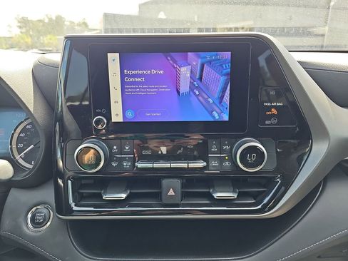 Used 2023 Toyota Highlander L FWD image 26