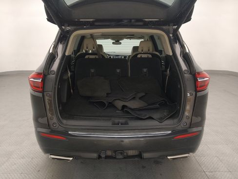 Used 2018 Buick Enclave Premium w/ Experience Buick Package FWD image 29