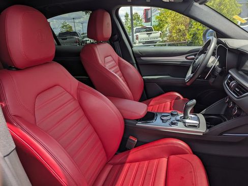 Used 2024 Alfa Romeo Stelvio Veloce AWD/4WD image 38