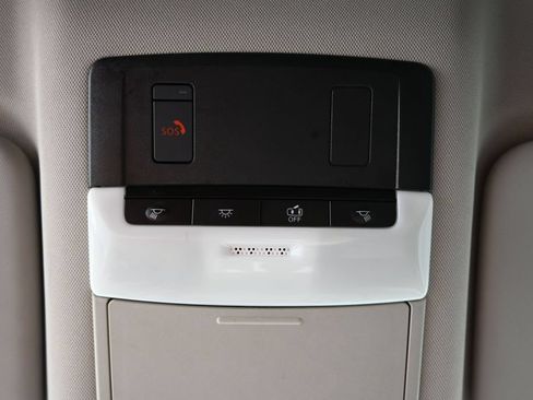 Used 2025 Nissan Rogue SV AWD/4WD image 19