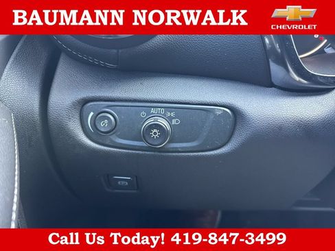 Used 2024 Chevrolet Blazer LT w/ Convenience Package FWD image 17