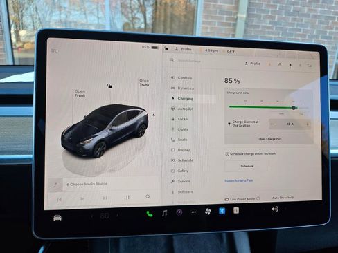 Used 2024 Tesla Model Y Long Range image 37