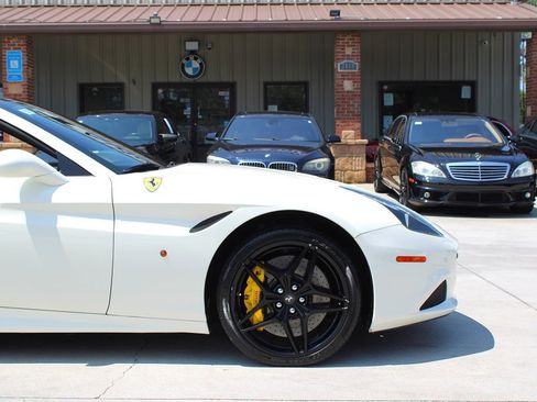 Used 2017 Ferrari California T image 17