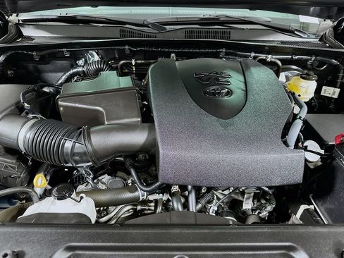 Used 2022 Toyota Tacoma TRD Sport w/ Technology Package AWD/4WD image 19