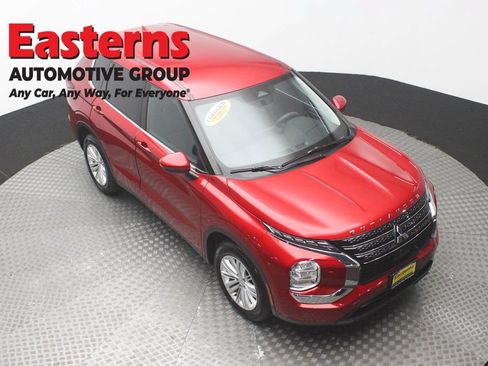 Used 2024 Mitsubishi Outlander ES AWD/4WD image 3