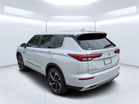 New 2025 Mitsubishi Outlander SE image 5